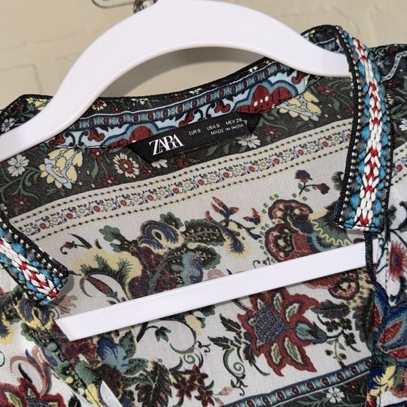 ZARA PRINTED BLOUSE EMBROIDERED NECK & wrist MULTICOLOURED small 7521/226/330‎ - Picture 3 of 4